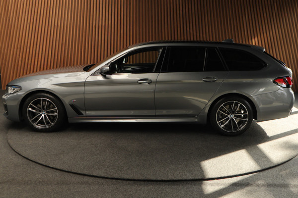BMW 5 Serie Touring 520i M Sport Edition Plus Sensatec HEAD-UP - Driving Assistant Professionel - Adaptief Cruise