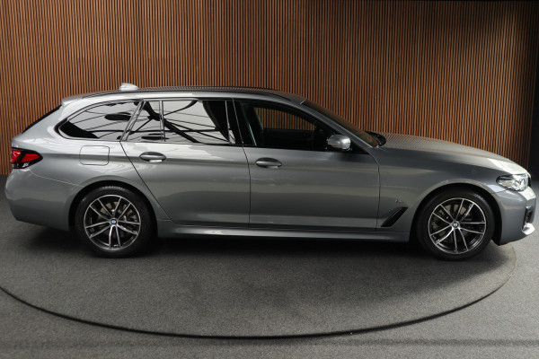 BMW 5 Serie Touring 520i M Sport Edition Plus Sensatec HEAD-UP - Driving Assistant Professionel - Adaptief Cruise