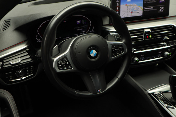 BMW 5 Serie Touring 520i M Sport Edition Plus Sensatec HEAD-UP - Driving Assistant Professionel - Adaptief Cruise