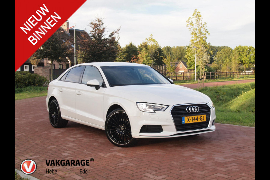 Audi A3 Limousine 35 TFSI CoD Pro Line | 19 Inch | Navigatie | Privacy glas |