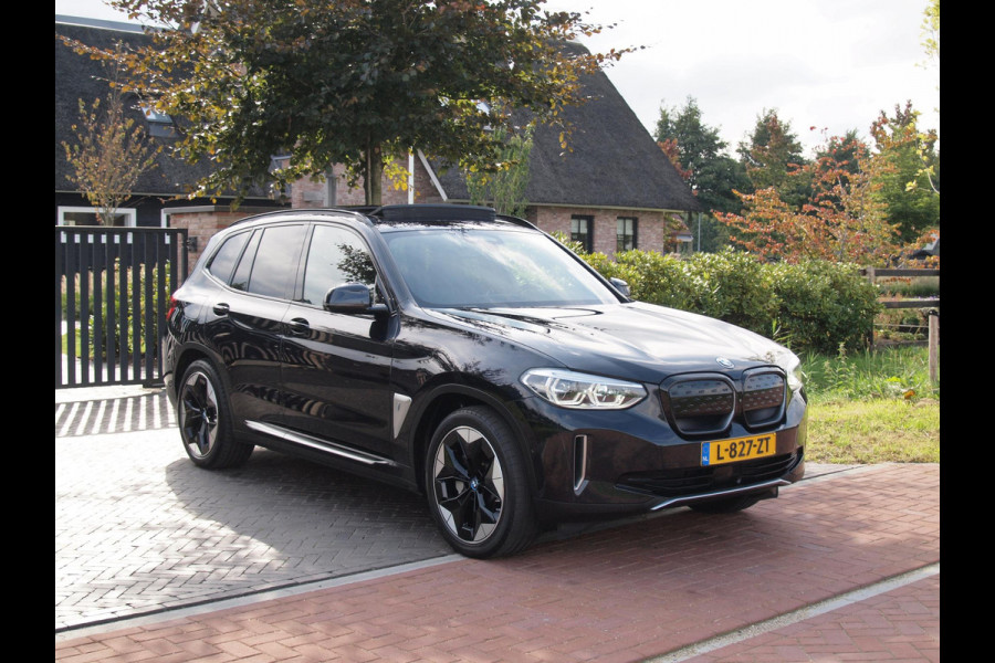 BMW iX3 High Executive 80 kWh | Panoramadak | Camera | Harman Kardon | Cruise Control | Head-up display |