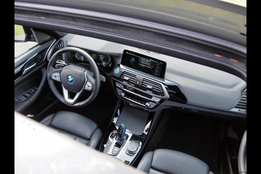 BMW iX3 High Executive 80 kWh | Panoramadak | Camera | Harman Kardon | Cruise Control | Head-up display |