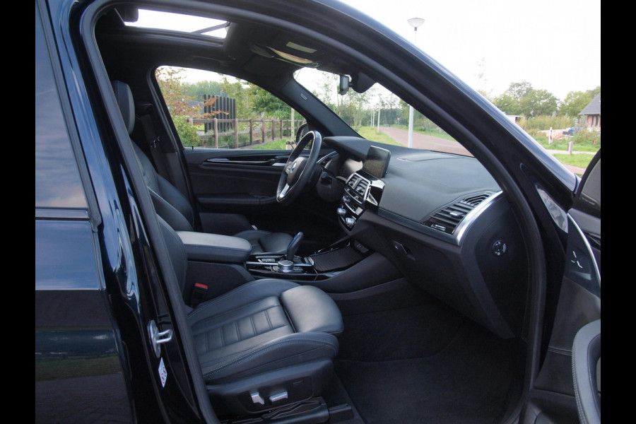 BMW iX3 High Executive 80 kWh | Panoramadak | Camera | Harman Kardon | Cruise Control | Head-up display |