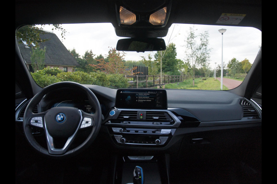 BMW iX3 High Executive 80 kWh | Panoramadak | Camera | Harman Kardon | Cruise Control | Head-up display |