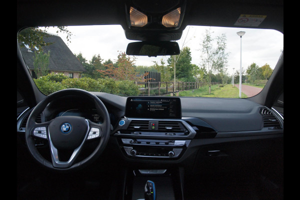 BMW iX3 High Executive 80 kWh | Panoramadak | Camera | Harman Kardon | Cruise Control | Head-up display |