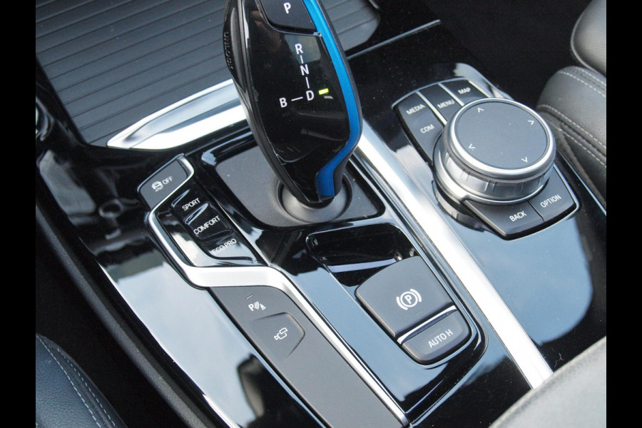 BMW iX3 High Executive 80 kWh | Panoramadak | Camera | Harman Kardon | Cruise Control | Head-up display |