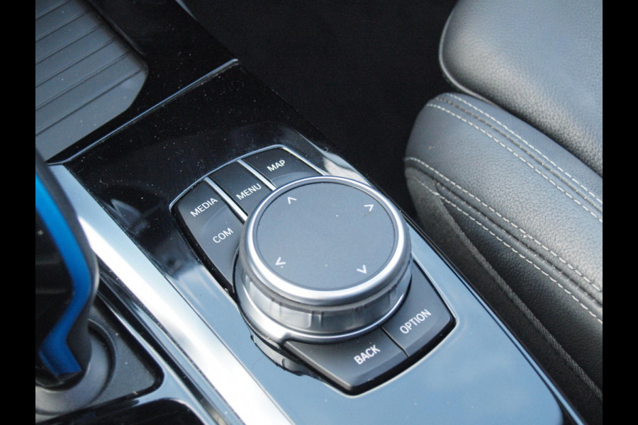 BMW iX3 High Executive 80 kWh | Panoramadak | Camera | Harman Kardon | Cruise Control | Head-up display |