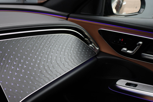 Mercedes-Benz E-Klasse Estate 300 e AMG Line Aut9 | Distronic | Trekhaak | Digital Light | Verwarmd Stuurwiel |  | Keyless Go | Leder | Surround Camera | Nightpakket | Achterbank Verwarmd |