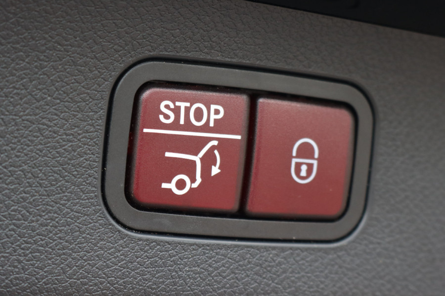 Mercedes-Benz E-Klasse Estate 300 e AMG Line Aut9 | Distronic | Trekhaak | Digital Light | Verwarmd Stuurwiel |  | Keyless Go | Leder | Surround Camera | Nightpakket | Achterbank Verwarmd |