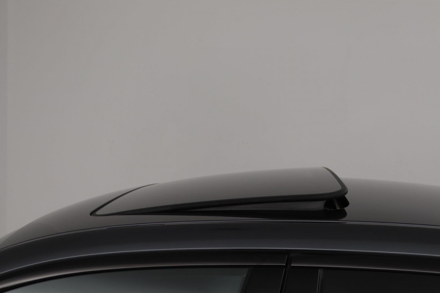 BMW 3-serie 320i High Executive M-Pakket (PANORAMADAK, STOELVERWARMING, 360 CAMERA, CLIMA, CARPLAY, LED)