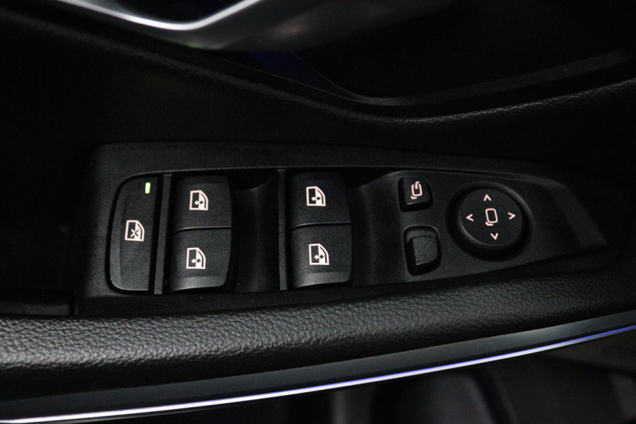 BMW 3-serie 320i High Executive M-Pakket (PANORAMADAK, STOELVERWARMING, 360 CAMERA, CLIMA, CARPLAY, LED)