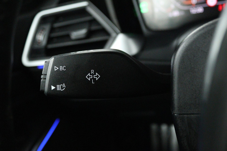 BMW 3-serie 320i High Executive M-Pakket (PANORAMADAK, STOELVERWARMING, 360 CAMERA, CLIMA, CARPLAY, LED)