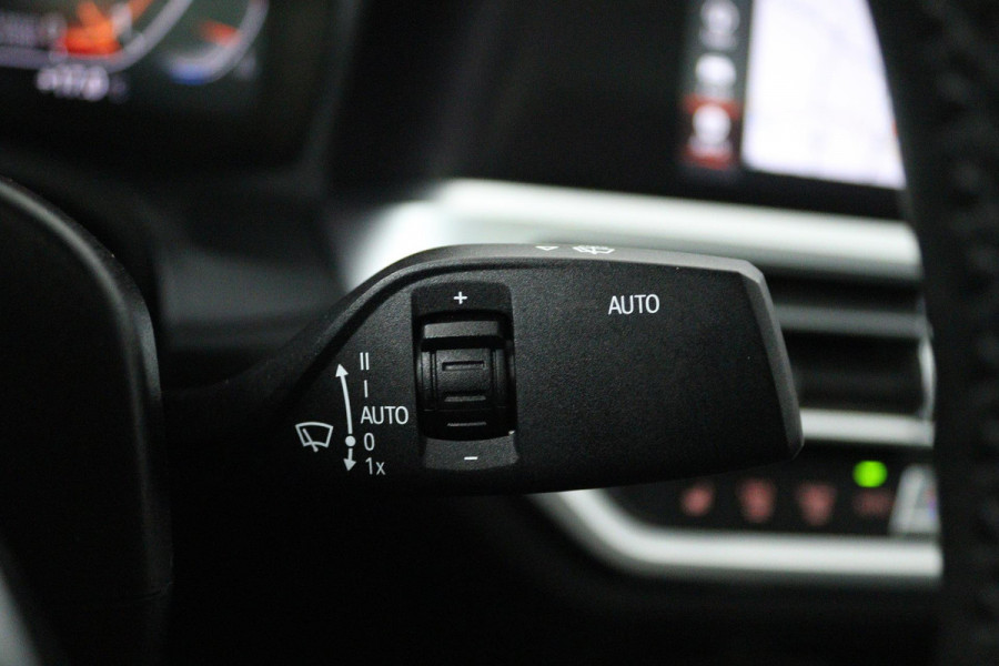 BMW 3-serie 320i High Executive M-Pakket (PANORAMADAK, STOELVERWARMING, 360 CAMERA, CLIMA, CARPLAY, LED)