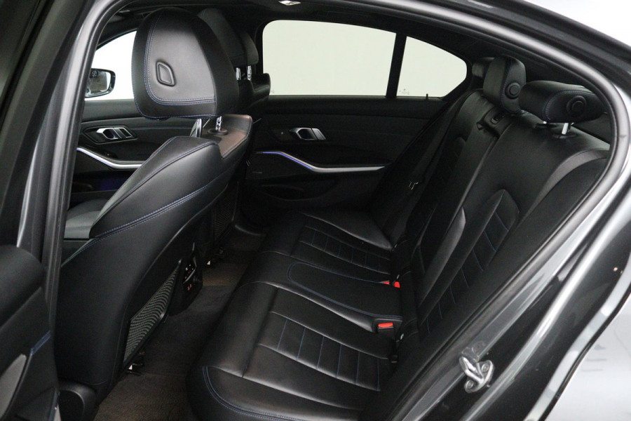 BMW 3-serie 320i High Executive M-Pakket (PANORAMADAK, STOELVERWARMING, 360 CAMERA, CLIMA, CARPLAY, LED)