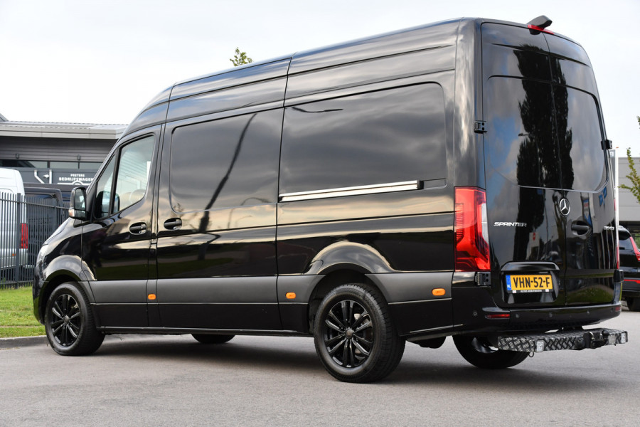 Mercedes-Benz Sprinter 319 V6 3.0 CDI L2H2 Black Edition Full Options!, Adaptieve Cruise, 360 Camera, 2 x schuifdeur, 3500kg Trekhaak, 10,5'' Mbux, Navi, Stoelverwarming, Uniek!