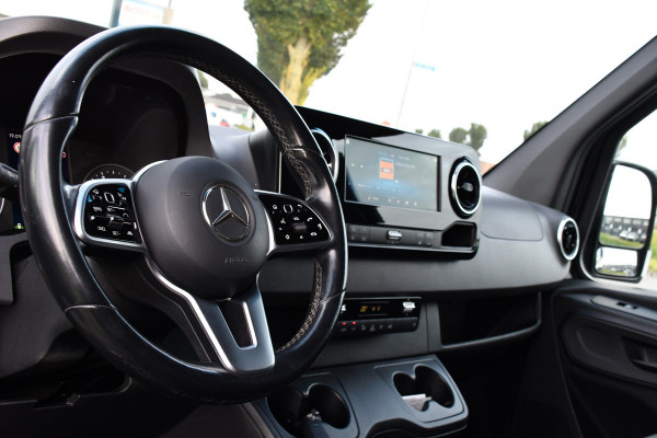 Mercedes-Benz Sprinter 319 V6 3.0 CDI L2H2 Black Edition Full Options!, Adaptieve Cruise, 360 Camera, 2 x schuifdeur, 3500kg Trekhaak, 10,5'' Mbux, Navi, Stoelverwarming, Uniek!