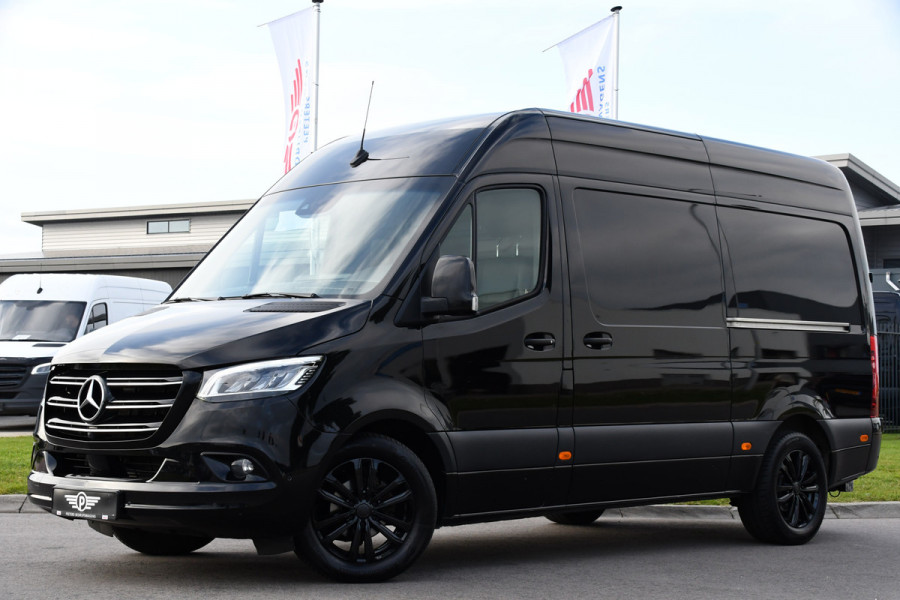 Mercedes-Benz Sprinter 319 V6 3.0 CDI L2H2 Black Edition Full Options!, Adaptieve Cruise, 360 Camera, 2 x schuifdeur, 3500kg Trekhaak, 10,5'' Mbux, Navi, Stoelverwarming, Uniek!
