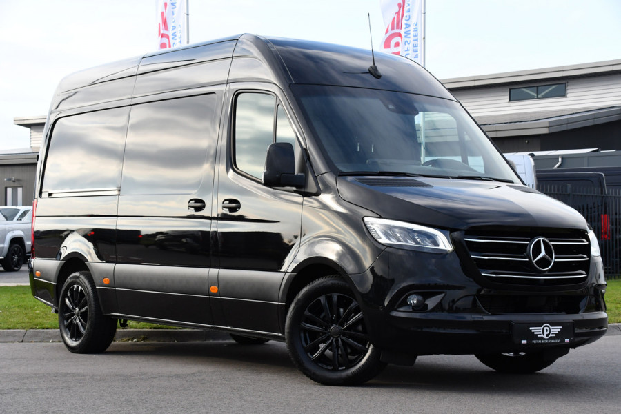 Mercedes-Benz Sprinter 319 V6 3.0 CDI L2H2 Black Edition Full Options!, Adaptieve Cruise, 360 Camera, 2 x schuifdeur, 3500kg Trekhaak, 10,5'' Mbux, Navi, Stoelverwarming, Uniek!
