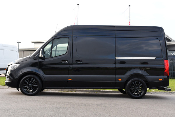 Mercedes-Benz Sprinter 319 V6 3.0 CDI L2H2 Black Edition Full Options!, Adaptieve Cruise, 360 Camera, 2 x schuifdeur, 3500kg Trekhaak, 10,5'' Mbux, Navi, Stoelverwarming, Uniek!