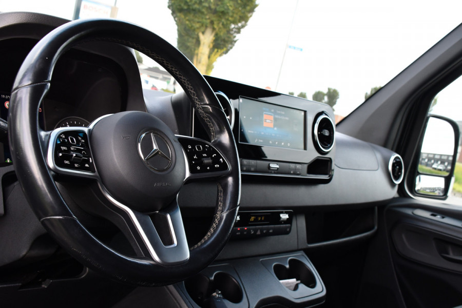 Mercedes-Benz Sprinter 319 V6 3.0 CDI L2H2 Black Edition Full Options!, Adaptieve Cruise, 360 Camera, 2 x schuifdeur, 3500kg Trekhaak, 10,5'' Mbux, Navi, Stoelverwarming, Uniek!