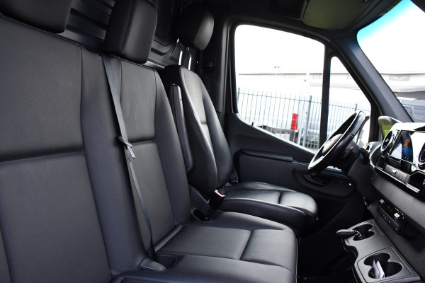 Mercedes-Benz Sprinter 319 V6 3.0 CDI L2H2 Black Edition Full Options!, Adaptieve Cruise, 360 Camera, 2 x schuifdeur, 3500kg Trekhaak, 10,5'' Mbux, Navi, Stoelverwarming, Uniek!