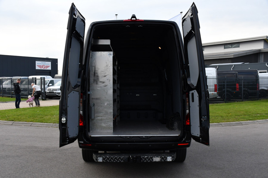 Mercedes-Benz Sprinter 319 V6 3.0 CDI L2H2 Black Edition Full Options!, Adaptieve Cruise, 360 Camera, 2 x schuifdeur, 3500kg Trekhaak, 10,5'' Mbux, Navi, Stoelverwarming, Uniek!