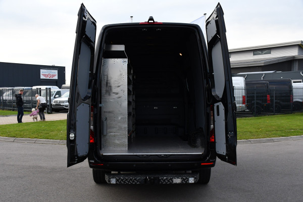 Mercedes-Benz Sprinter 319 V6 3.0 CDI L2H2 Black Edition Full Options!, Adaptieve Cruise, 360 Camera, 2 x schuifdeur, 3500kg Trekhaak, 10,5'' Mbux, Navi, Stoelverwarming, Uniek!