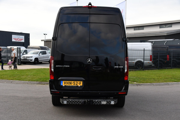 Mercedes-Benz Sprinter 319 V6 3.0 CDI L2H2 Black Edition Full Options!, Adaptieve Cruise, 360 Camera, 2 x schuifdeur, 3500kg Trekhaak, 10,5'' Mbux, Navi, Stoelverwarming, Uniek!