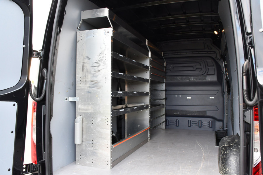 Mercedes-Benz Sprinter 319 V6 3.0 CDI L2H2 Black Edition Full Options!, Adaptieve Cruise, 360 Camera, 2 x schuifdeur, 3500kg Trekhaak, 10,5'' Mbux, Navi, Stoelverwarming, Uniek!