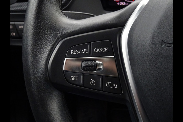 BMW 1-serie 118i High Executive Edition * CARPLAY * DEALER ONDERH. !!