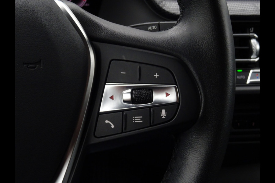 BMW 1-serie 118i High Executive Edition * CARPLAY * DEALER ONDERH. !!