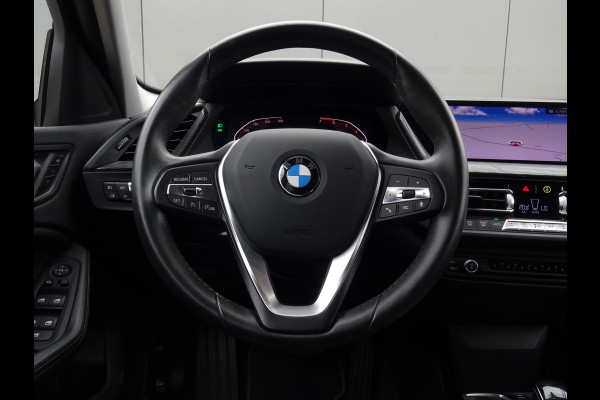 BMW 1-serie 118i High Executive Edition * CARPLAY * DEALER ONDERH. !!