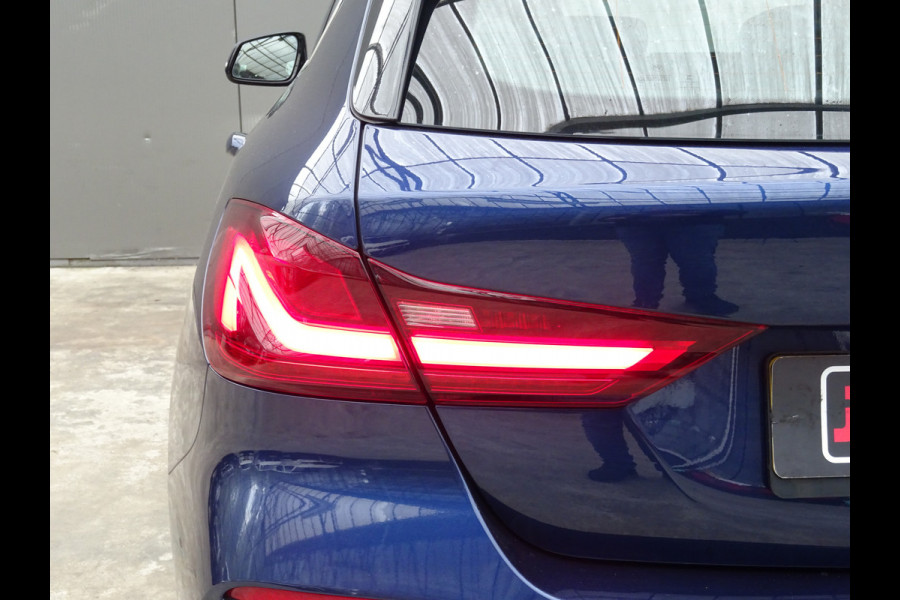 BMW 1-serie 118i High Executive Edition * CARPLAY * DEALER ONDERH. !!