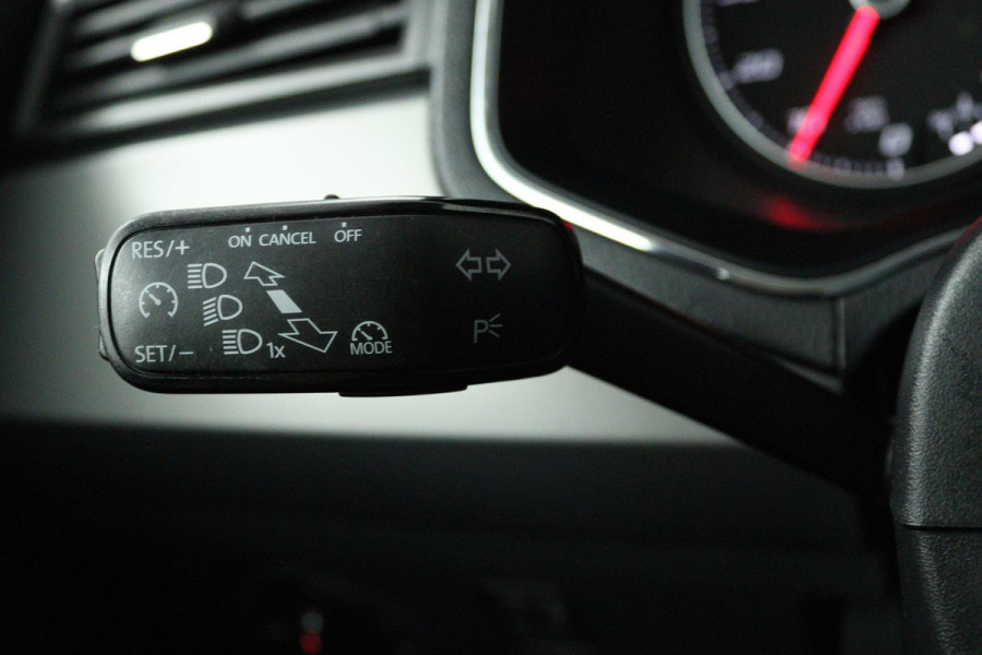 Seat Ibiza 1.0 TSI FR Business Intense (NAVIGATIE, STOELVERWARMING, CLIMA, CRUISE, PARKEERSENSOREN)