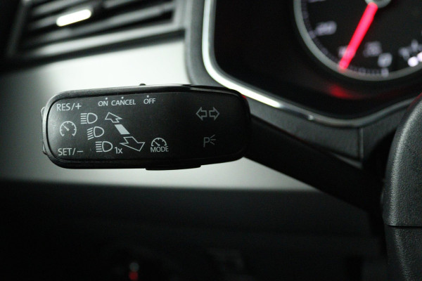 Seat Ibiza 1.0 TSI FR Business Intense (NAVIGATIE, STOELVERWARMING, CLIMA, CRUISE, PARKEERSENSOREN)