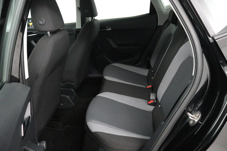 Seat Ibiza 1.0 TSI FR Business Intense (NAVIGATIE, STOELVERWARMING, CLIMA, CRUISE, PARKEERSENSOREN)