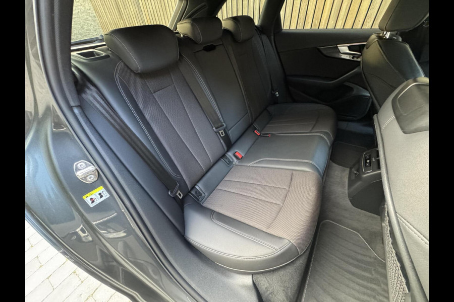 Audi A4 Avant 35 TFSI S edition Competition Automaat | Zwart optiek | 19 inch velgen | Adaptieve cruise control | Sportstuur | Lane assi