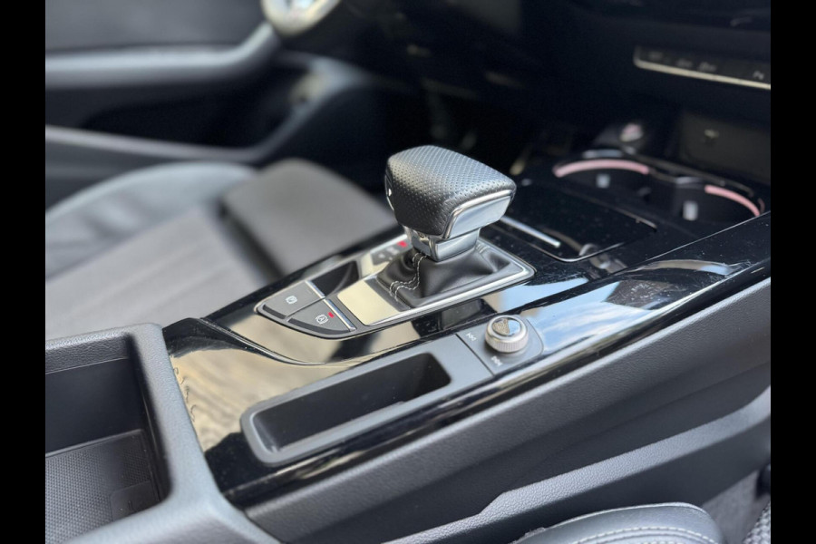 Audi A4 Avant 35 TFSI S edition Competition Automaat | Zwart optiek | 19 inch velgen | Adaptieve cruise control | Sportstuur | Lane assi