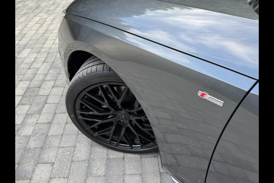 Audi A4 Avant 35 TFSI S edition Competition Automaat | Zwart optiek | 19 inch velgen | Adaptieve cruise control | Sportstuur | Lane assi