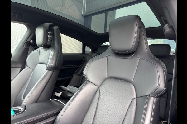 Porsche Taycan 4S Performance 84 kWh / Panoramadak / Camera / Passenger Display / Achterasbesturing / Keyless / Bose / 21'' / Adaptieve stoelen / Bose / Sportchrono / Stuur+Stoelverwarming / Dodehoek / DAB / ACC / Warmtepomp