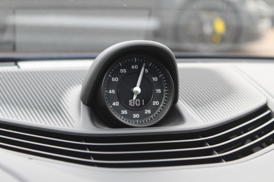Porsche Taycan 4S Performance 84 kWh / Panoramadak / Camera / Passenger Display / Achterasbesturing / Keyless / Bose / 21'' / Adaptieve stoelen / Bose / Sportchrono / Stuur+Stoelverwarming / Dodehoek / DAB / ACC / Warmtepomp