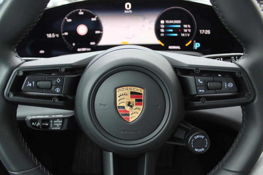 Porsche Taycan 4S Performance 84 kWh / Panoramadak / Camera / Passenger Display / Achterasbesturing / Keyless / Bose / 21'' / Adaptieve stoelen / Bose / Sportchrono / Stuur+Stoelverwarming / Dodehoek / DAB / ACC / Warmtepomp
