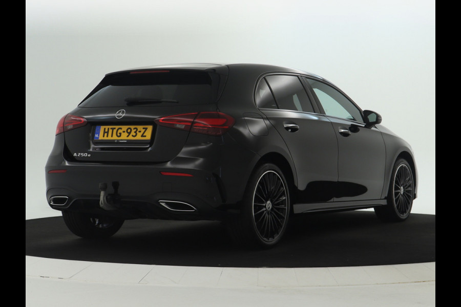 Mercedes-Benz A-Klasse 250 e AMG Plug-In Hybride | AMG Line Advanced Plus | Night Pakket | Trekhaak | Sfeerverlichting | Stuur en Stoelverwarming | Inclusief 24 maanden MB Certified garantie voor Europa.