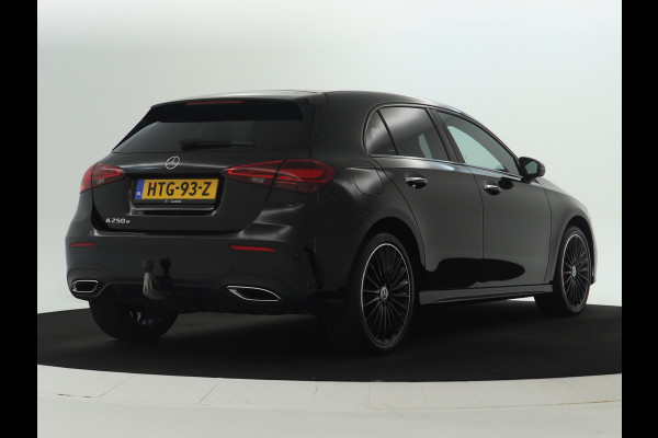 Mercedes-Benz A-Klasse 250 e AMG Plug-In Hybride | AMG Line Advanced Plus | Night Pakket | Trekhaak | Sfeerverlichting | Stuur en Stoelverwarming | Inclusief 24 maanden MB Certified garantie voor Europa.