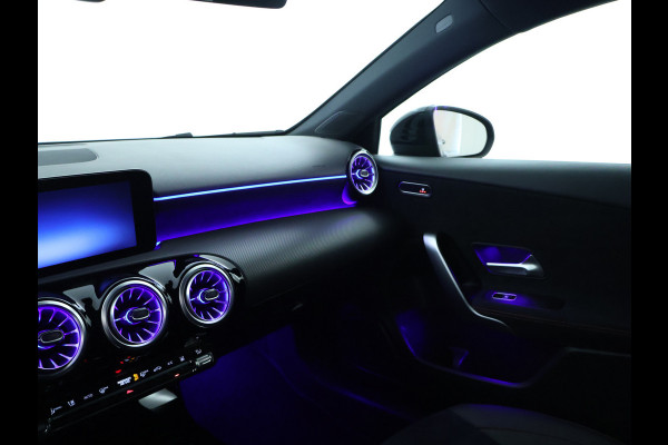 Mercedes-Benz A-Klasse 250 e AMG Plug-In Hybride | AMG Line Advanced Plus | Night Pakket | Trekhaak | Sfeerverlichting | Stuur en Stoelverwarming | Inclusief 24 maanden MB Certified garantie voor Europa.