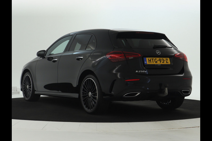 Mercedes-Benz A-Klasse 250 e AMG Plug-In Hybride | AMG Line Advanced Plus | Night Pakket | Trekhaak | Sfeerverlichting | Stuur en Stoelverwarming | Inclusief 24 maanden MB Certified garantie voor Europa.