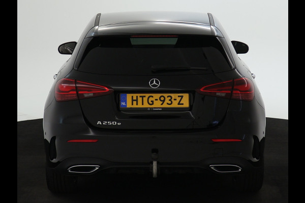Mercedes-Benz A-Klasse 250 e AMG Plug-In Hybride | AMG Line Advanced Plus | Night Pakket | Trekhaak | Sfeerverlichting | Stuur en Stoelverwarming | Inclusief 24 maanden MB Certified garantie voor Europa.