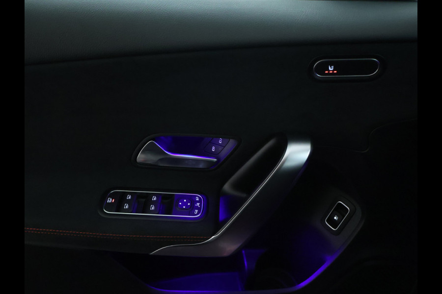 Mercedes-Benz A-Klasse 250 e AMG Plug-In Hybride | AMG Line Advanced Plus | Night Pakket | Trekhaak | Sfeerverlichting | Stuur en Stoelverwarming | Inclusief 24 maanden MB Certified garantie voor Europa.