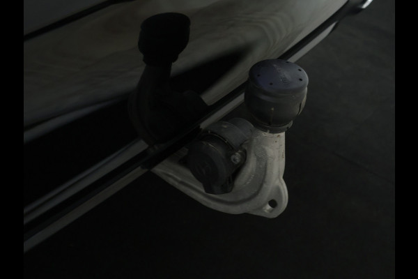 Mercedes-Benz A-Klasse 250 e AMG Plug-In Hybride | AMG Line Advanced Plus | Night Pakket | Trekhaak | Sfeerverlichting | Stuur en Stoelverwarming | Inclusief 24 maanden MB Certified garantie voor Europa.