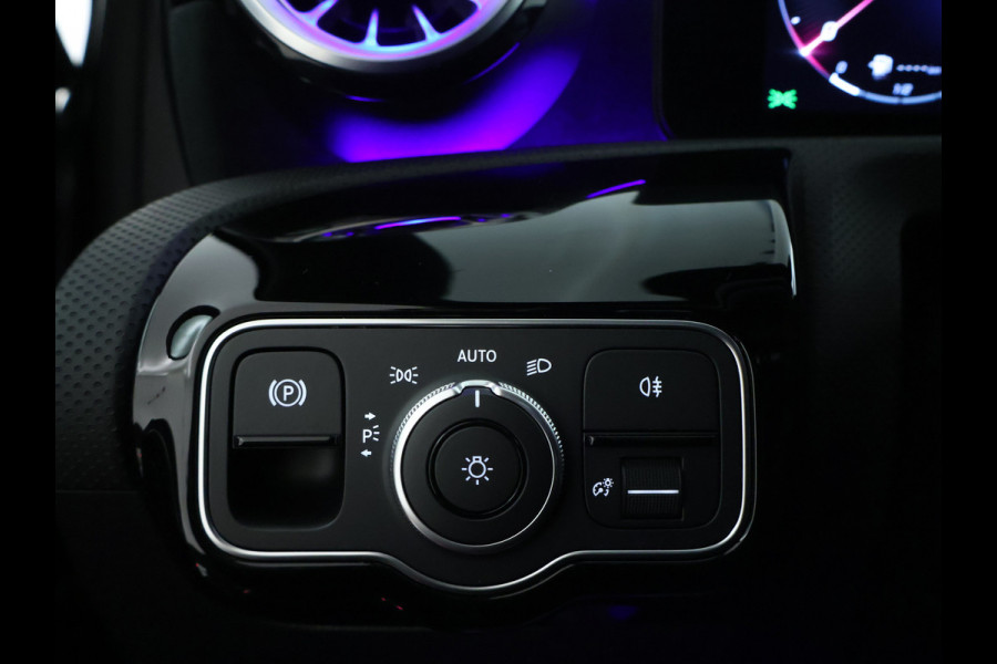 Mercedes-Benz A-Klasse 250 e AMG Plug-In Hybride | AMG Line Advanced Plus | Night Pakket | Trekhaak | Sfeerverlichting | Stuur en Stoelverwarming | Inclusief 24 maanden MB Certified garantie voor Europa.
